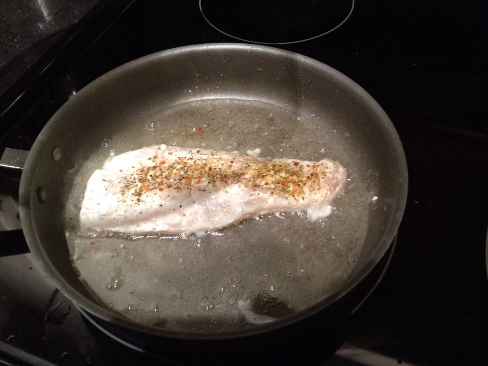 add some salt/pepper on top if you like. You might have to cover it as the oil can jump out of the skillet quite easily. Let this cook for 5 minutes undisturbed.