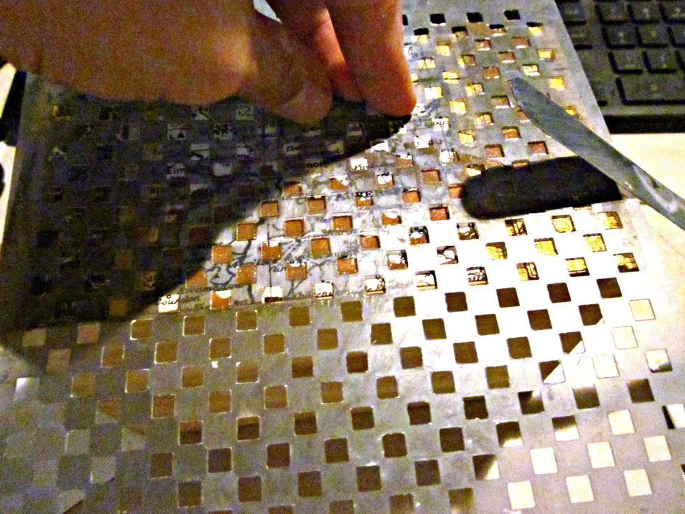 add some textures on all sides of the box