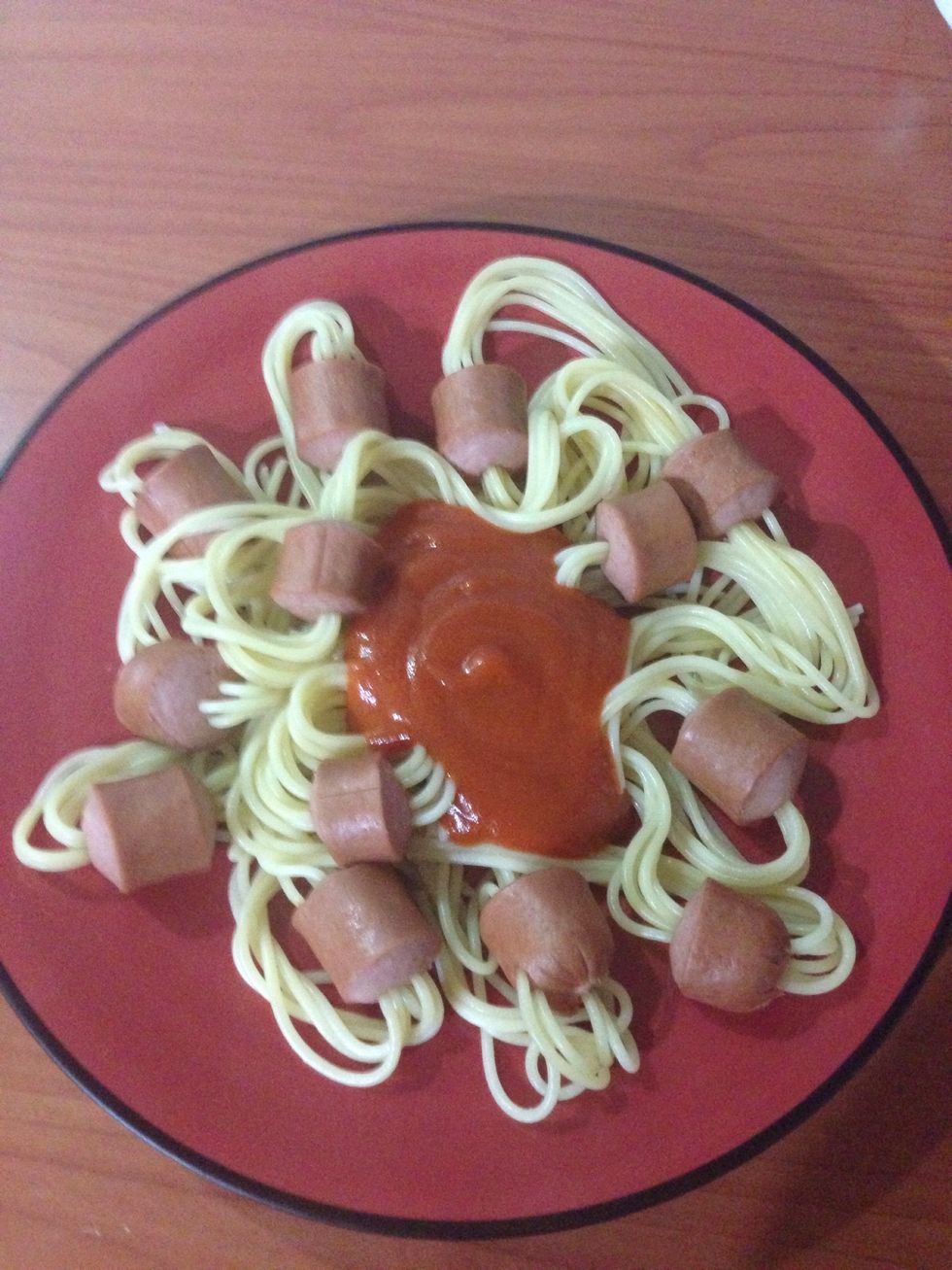 Add some tomato sauce (a\u00f1adir el tomate frito)