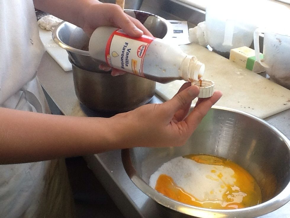 Add some vanilla essence to the eggs and sugar and whisk into it.