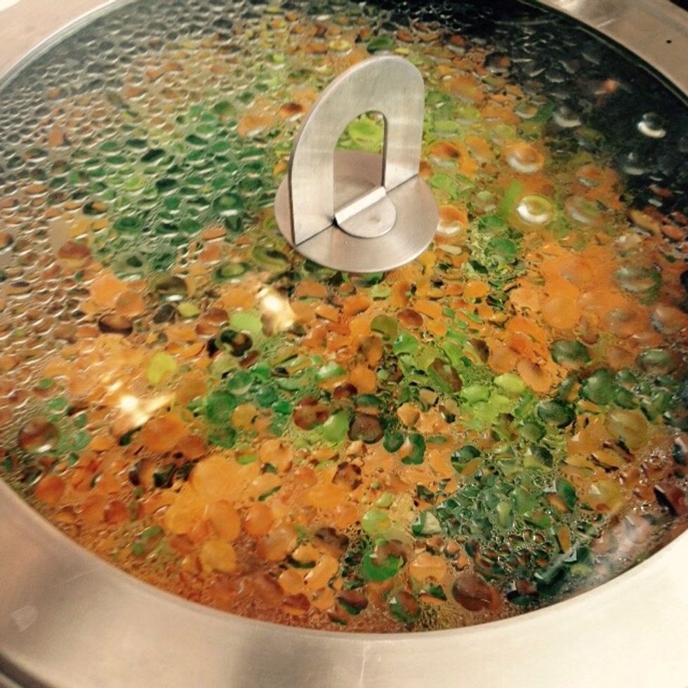 Add some water and cover with a lid for 5min to let the leek soften