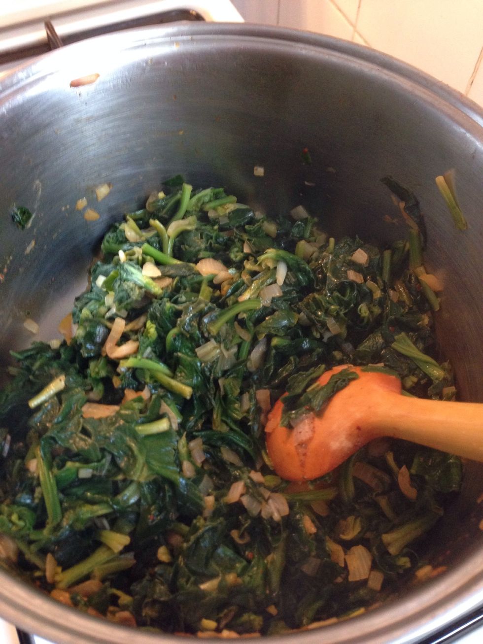 Add spinach into the saucepan