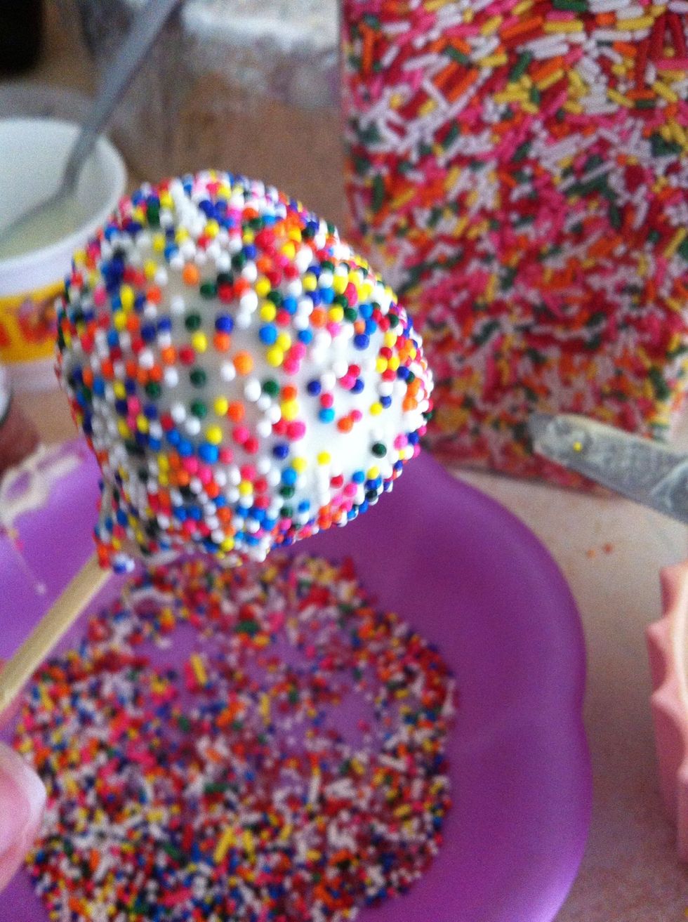 Add sprinkles quickly cause your chocolate will dry pretty fast!