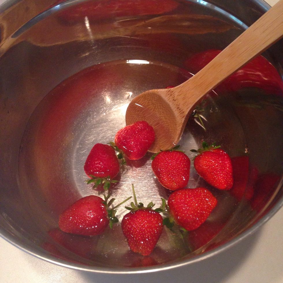 How to clean strawberries to last longer B+C Guides
