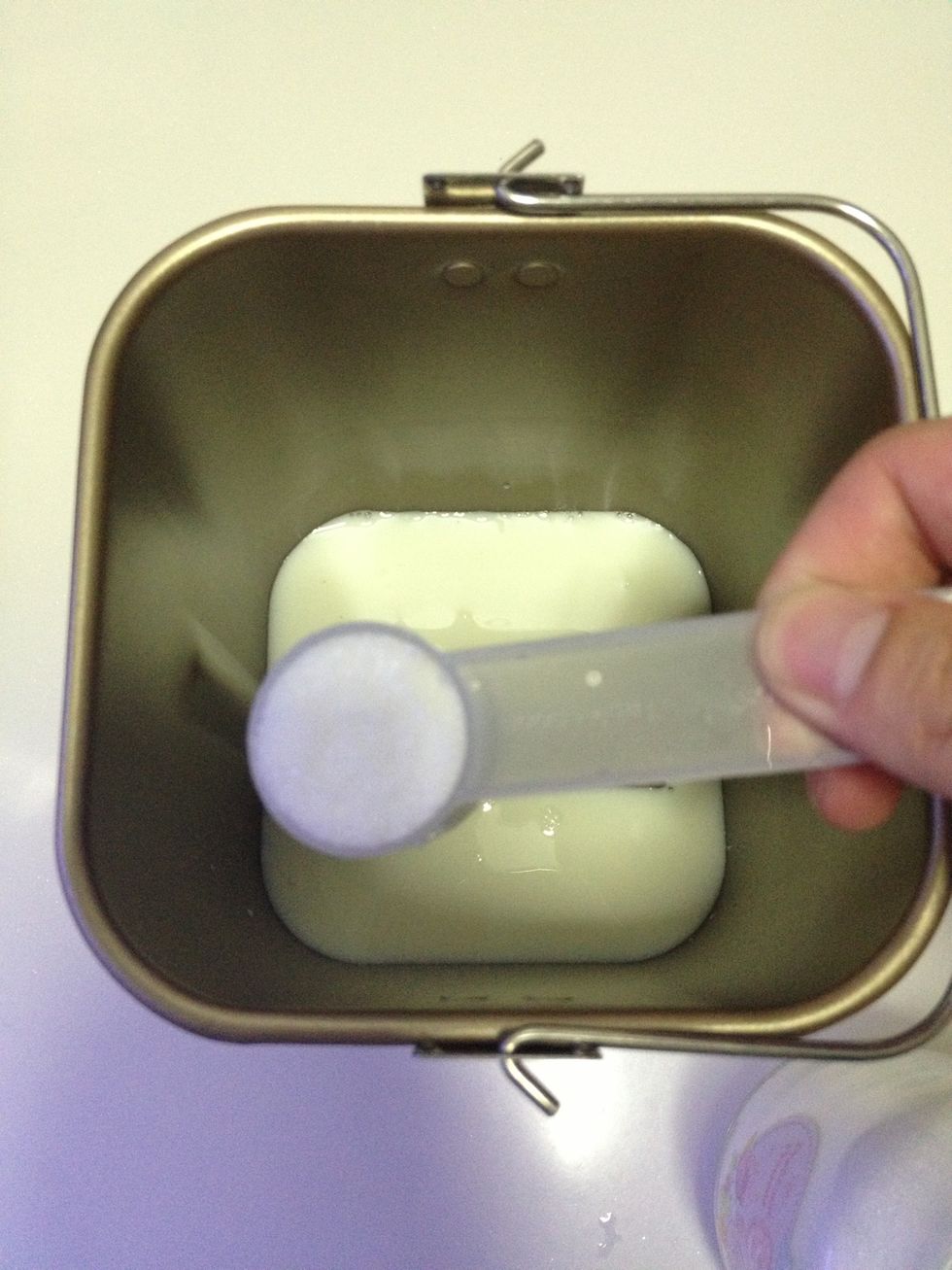 Add sugar into one corner of the container.