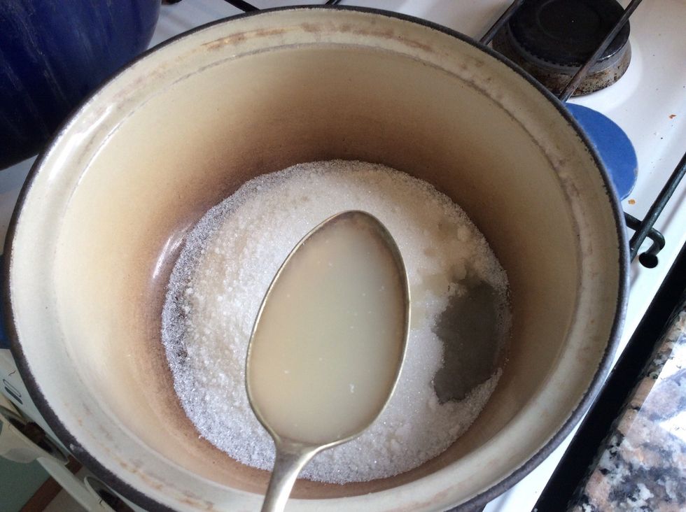 Add sugar, lemon juice and tea to a saucepan.