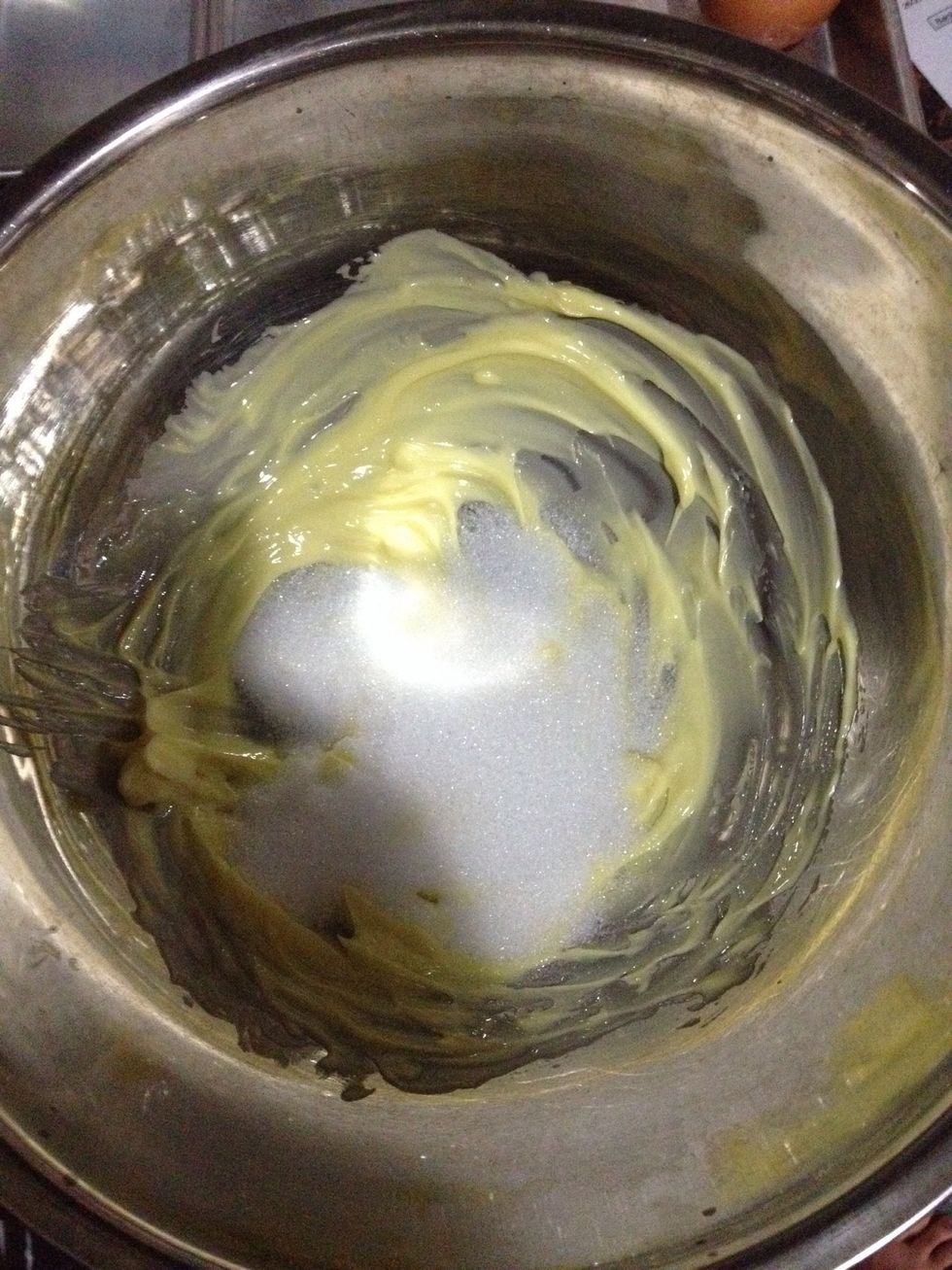 Add sugar, mix well.