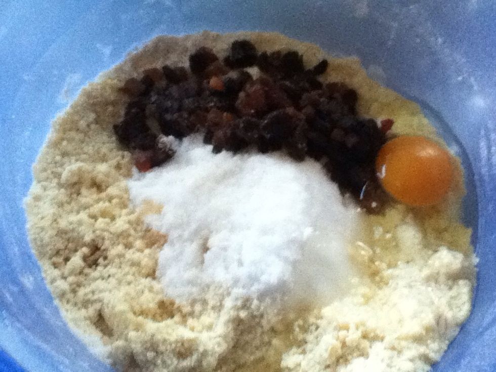 Add sugar, raisins or mixed dried fruits, vanilla essence and egg.
