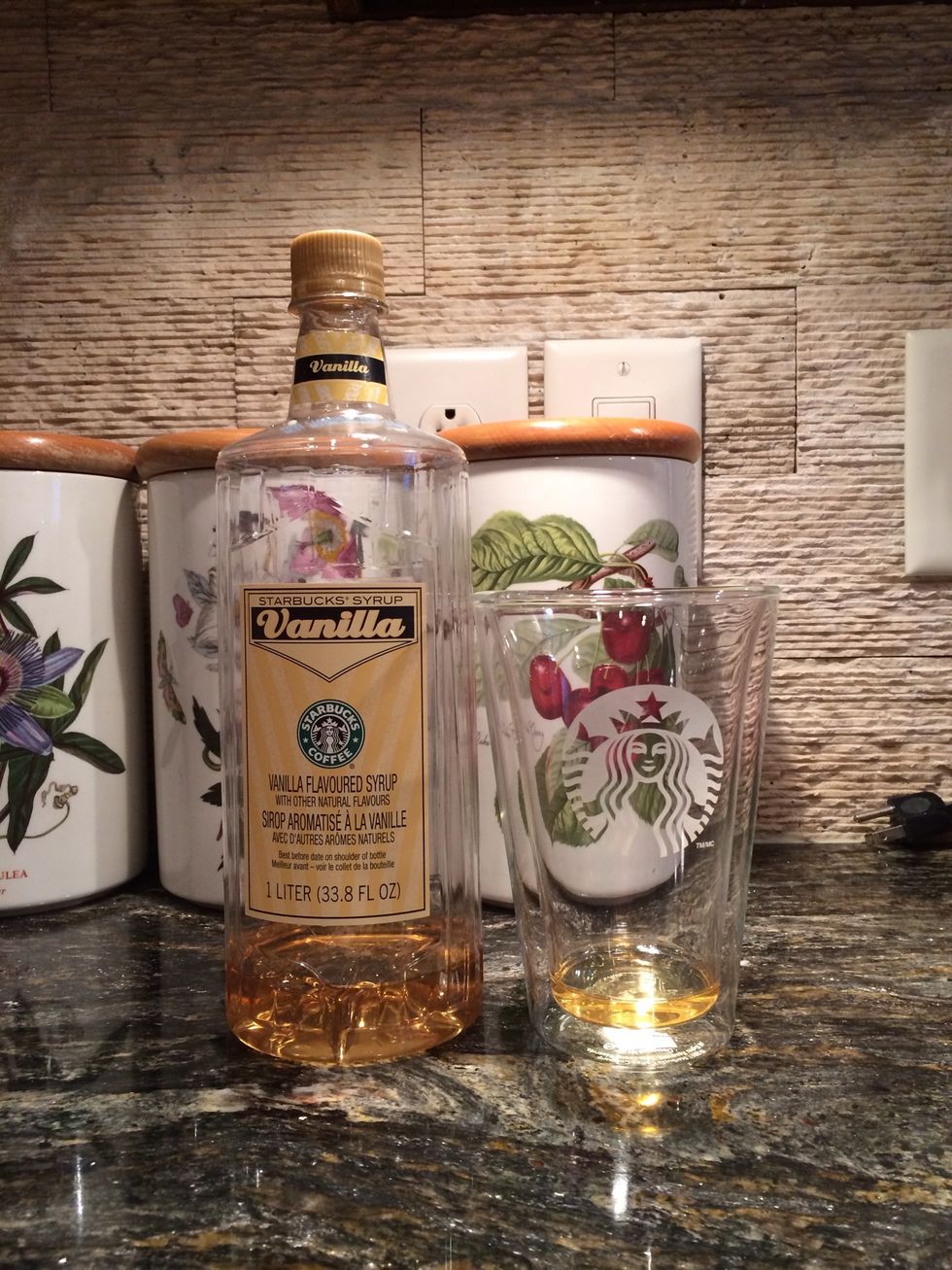 How to make starbucks iced caramel macchiato! B+C Guides