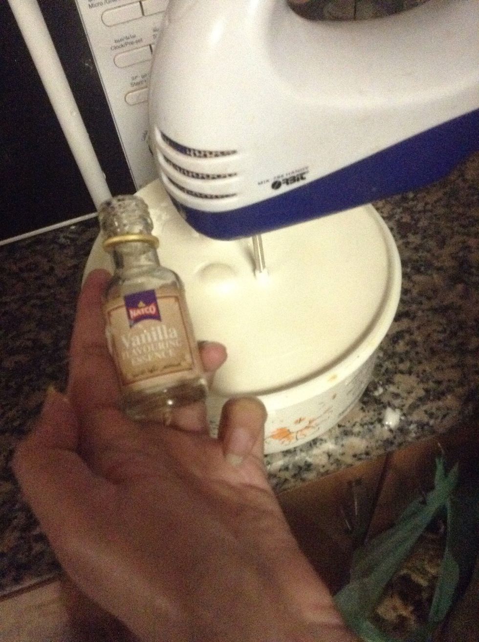 Add tbsp of vanilla essence