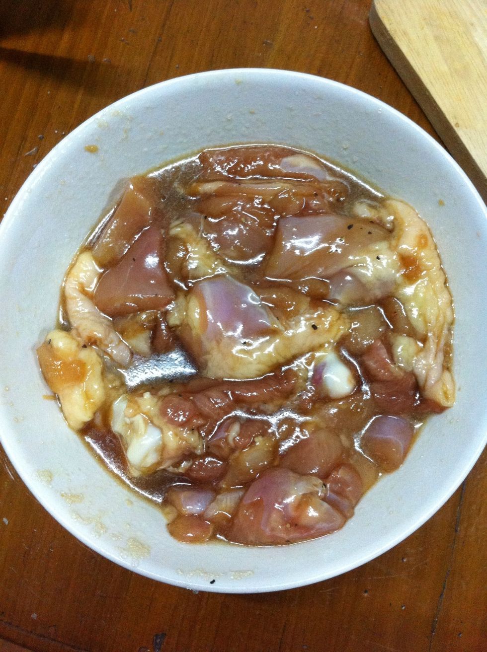 Add teriyaki sauce and Combine in bowl .