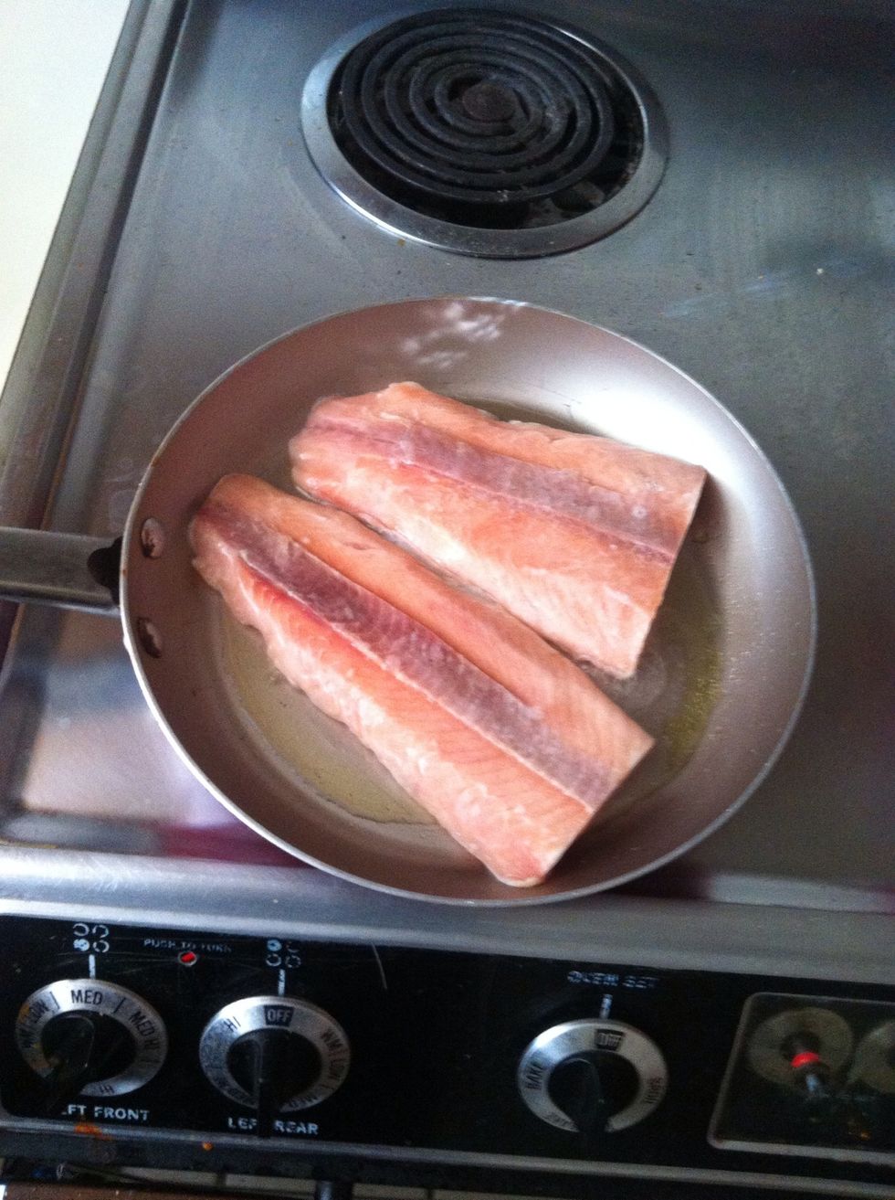 Add the 2 salmon fillets. Let it cook.