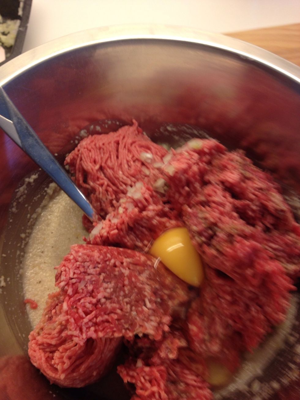 Add the 4 Tblsp of chopped onions, 500 grams of ground beef and 1 egg to the breadcumbs.