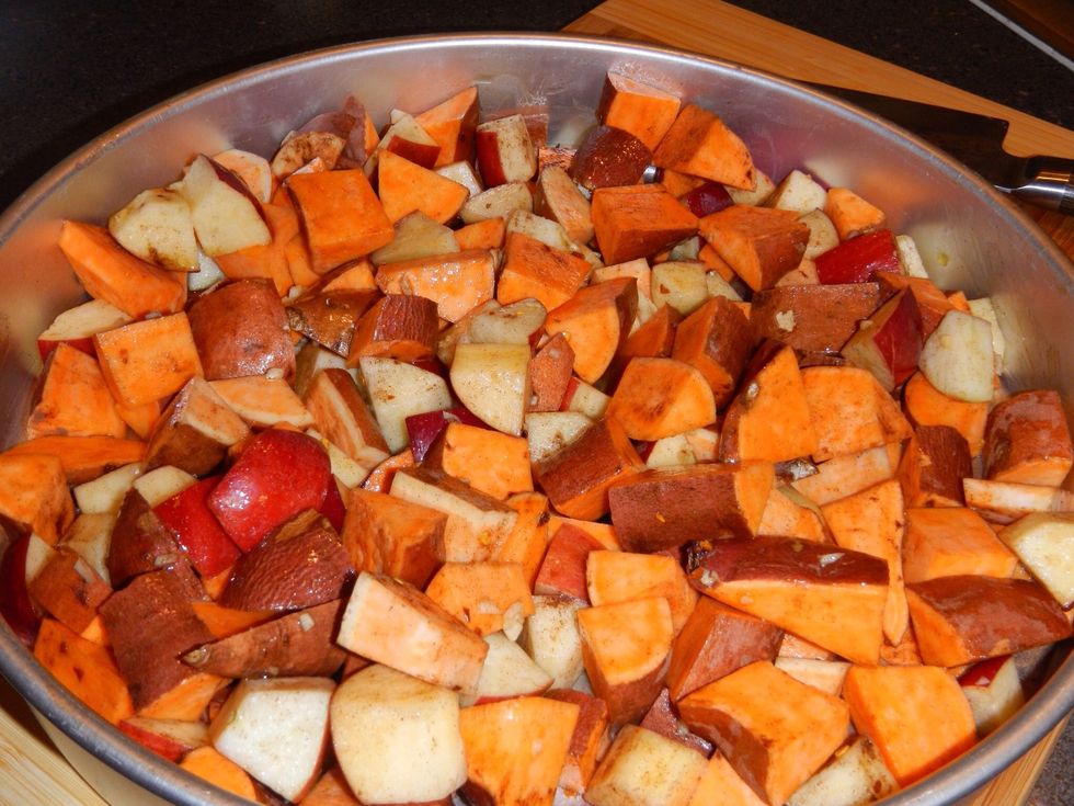 Add the allspice and red chile flakes, drizzle with olive oil