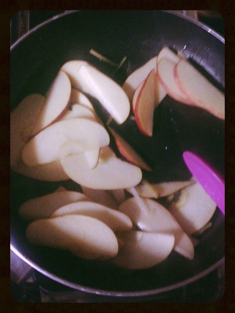 Add the apples and stir for 2 min on high heat so that they soften a bit