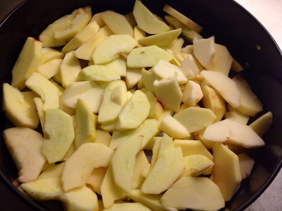 Add the apples to the pie tin. DON'T use the kind of pie tin where you can remove the sides. I did and what happened?? Well the butter leaked into the oven. Not great so avoid that \ud83d\ude1e