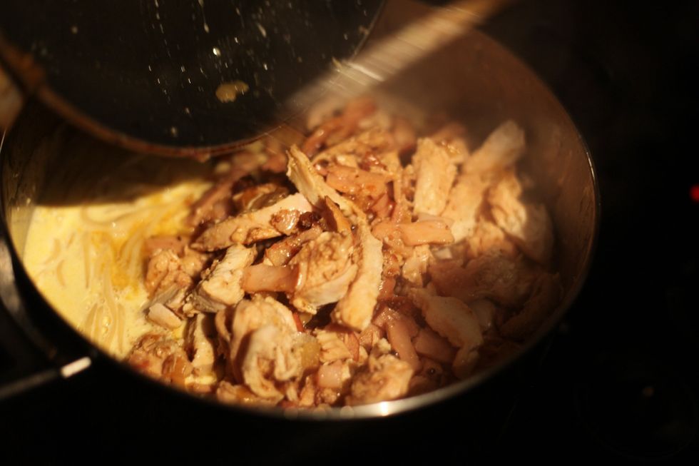 Add the bacon, onion and garlic to the creamy spaghetti, stir through gently. And.....