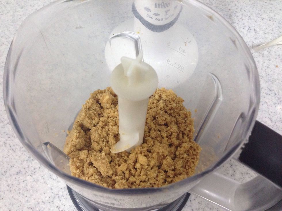 Add the biscuit and the butter to the mixer an mix well