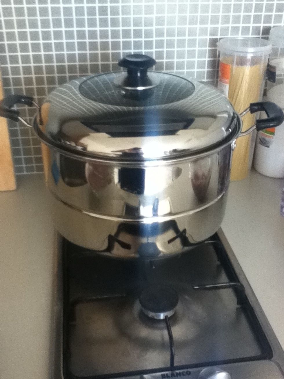 Add the bowl into the steamer after the water boils and let it cook for 20~25 mins