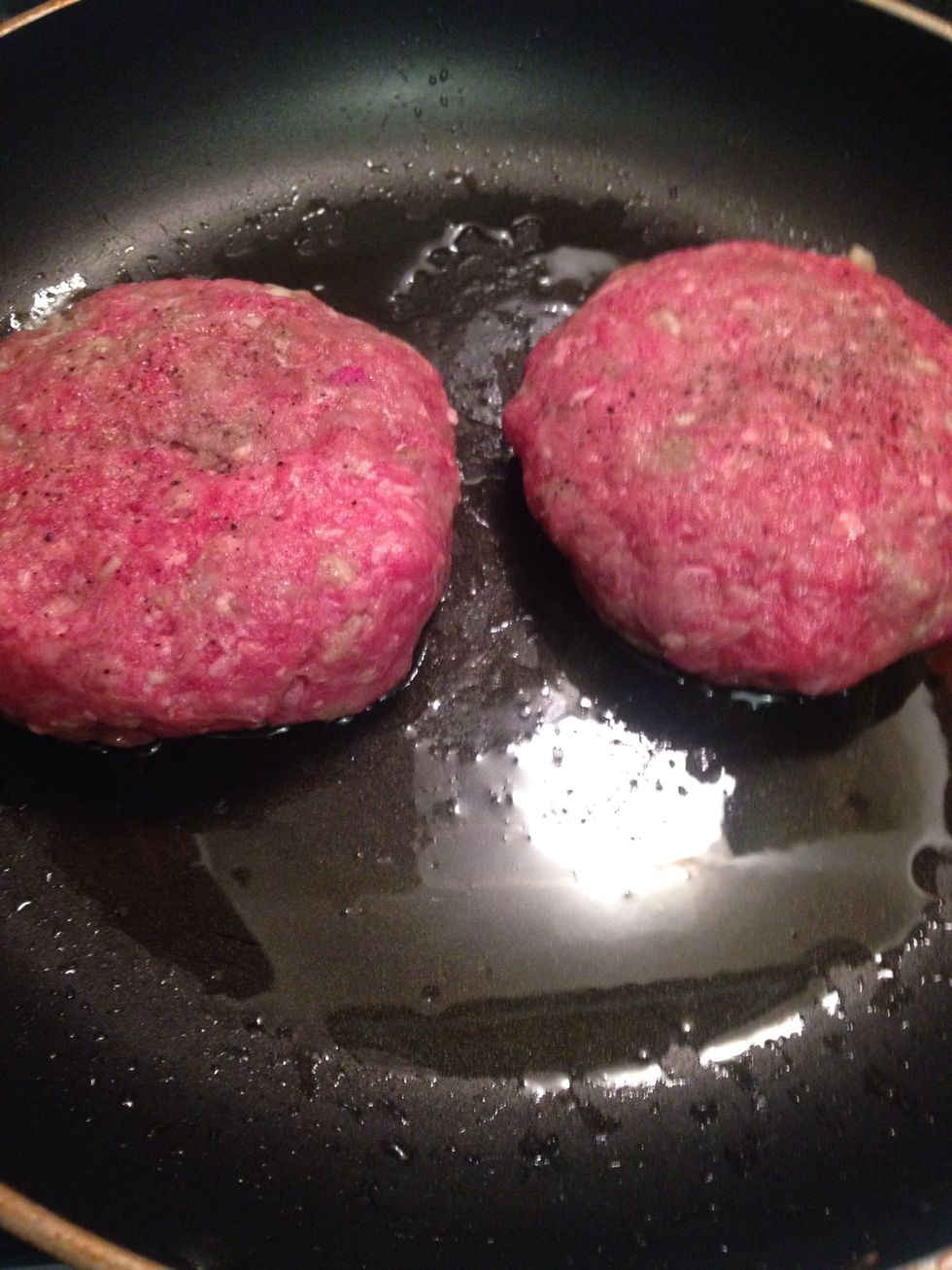 Add the burgers and cook for 2-4 min a side