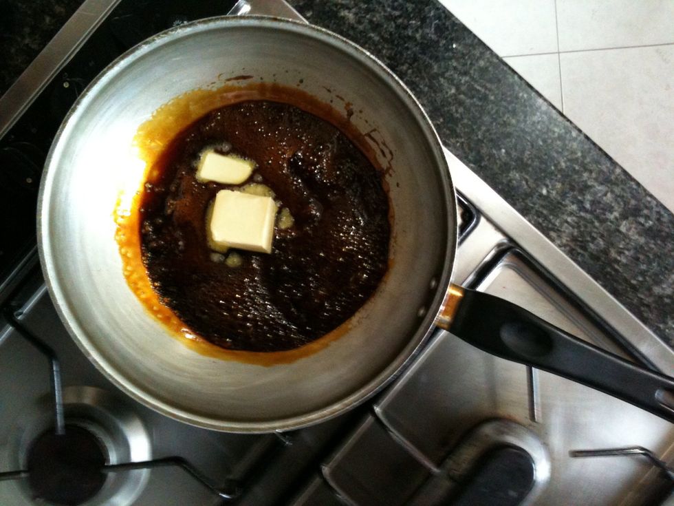 Add the butter o margarine and mix in soft moves.