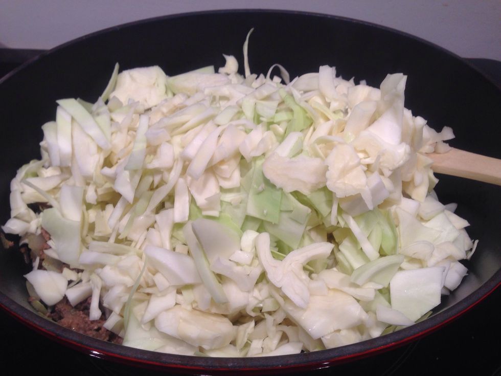Add the cabbage and 100 ml of water. This may seem like a small amount, but the water inside the cabbage will drain out into the stew while cooking. Remember to stir and put the lid on at this point!