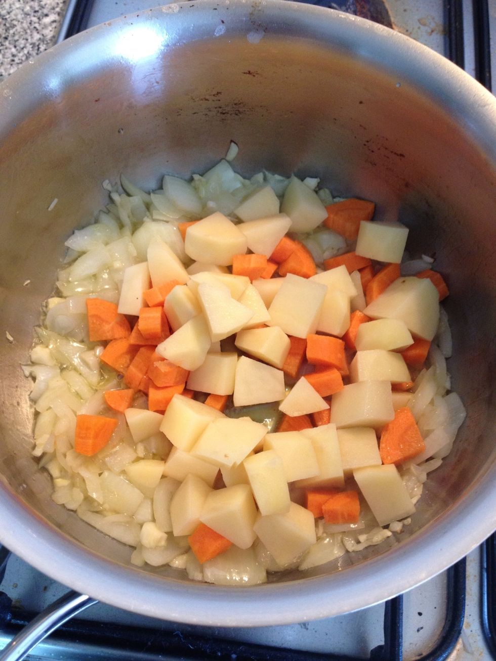 add the carrot and the potato and mix again
