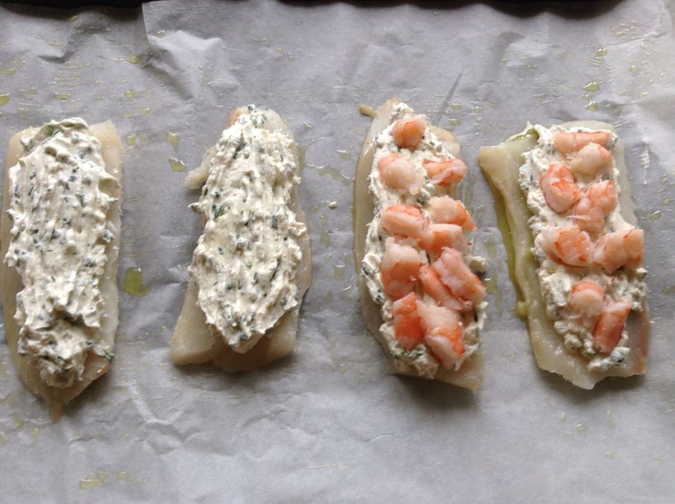 Add the cheese, and cut the shrimp into pieces. Add the shrimps on top of the cheese.