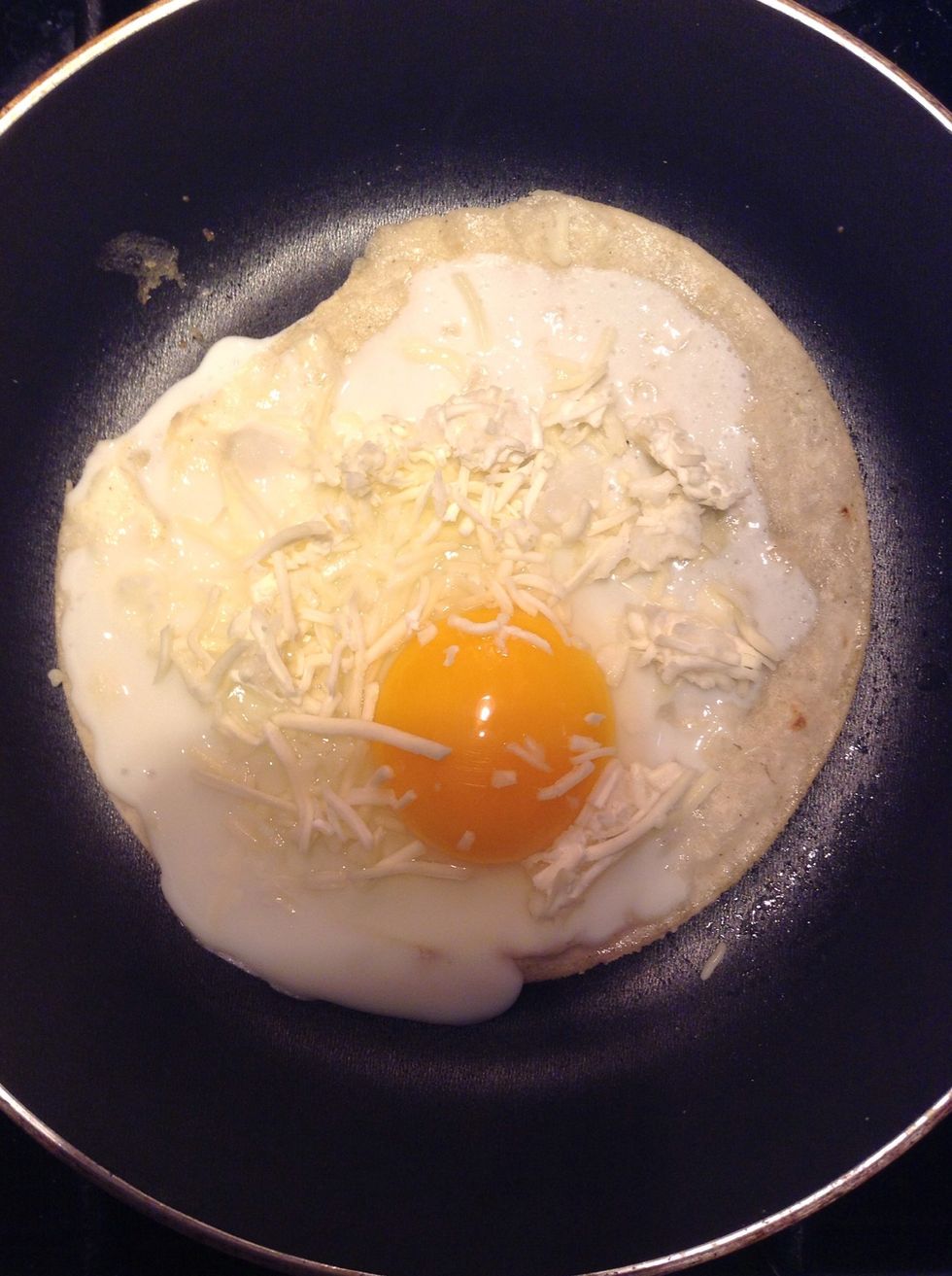 Add the cheese on top of the egg, cover and cook for 3 minutes.