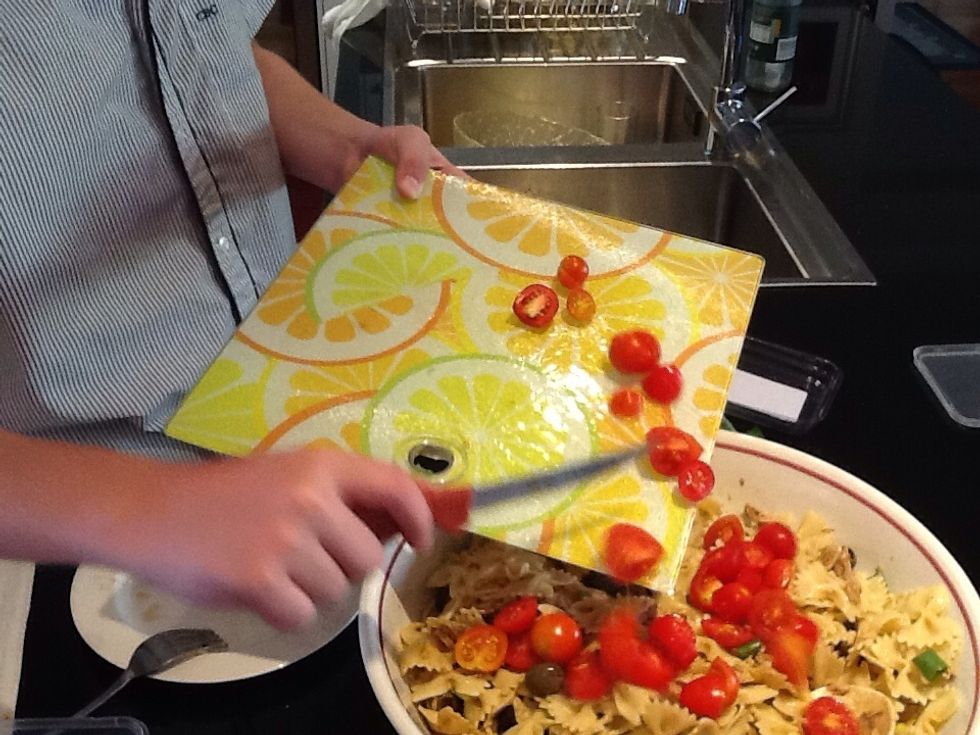 Add the cherry tomatoes in the bowl