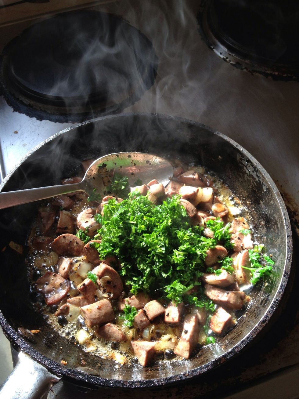 Add the chopped parsley, stir in. Toast on!