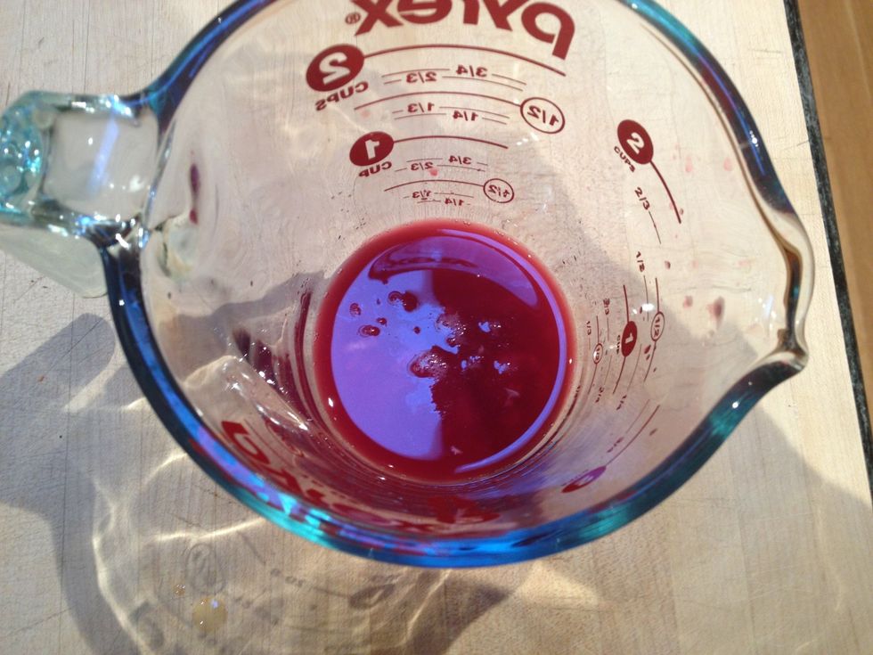 Add the clove of crushed garlic to the pomegranate juice.