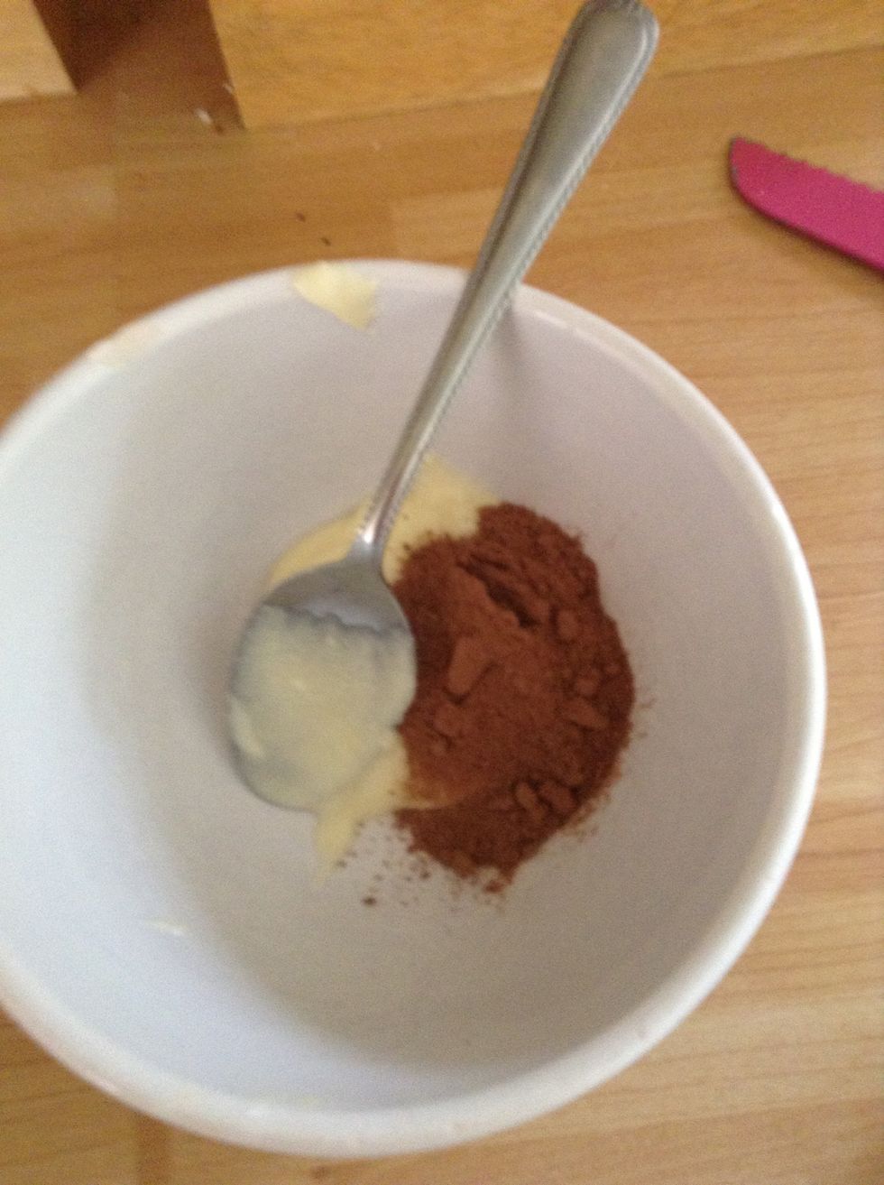 Add the cocoa powder in the cream mixture and mix together