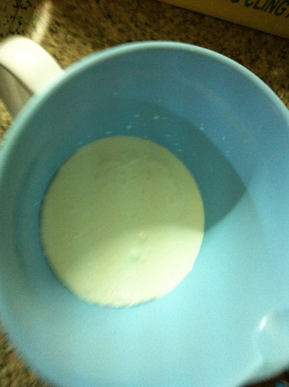 Add the cold heavy whipping cream to a big bowl, add the powdered sugar