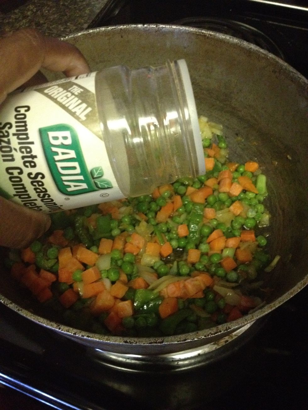 Add the complete seasoning when it looks tender