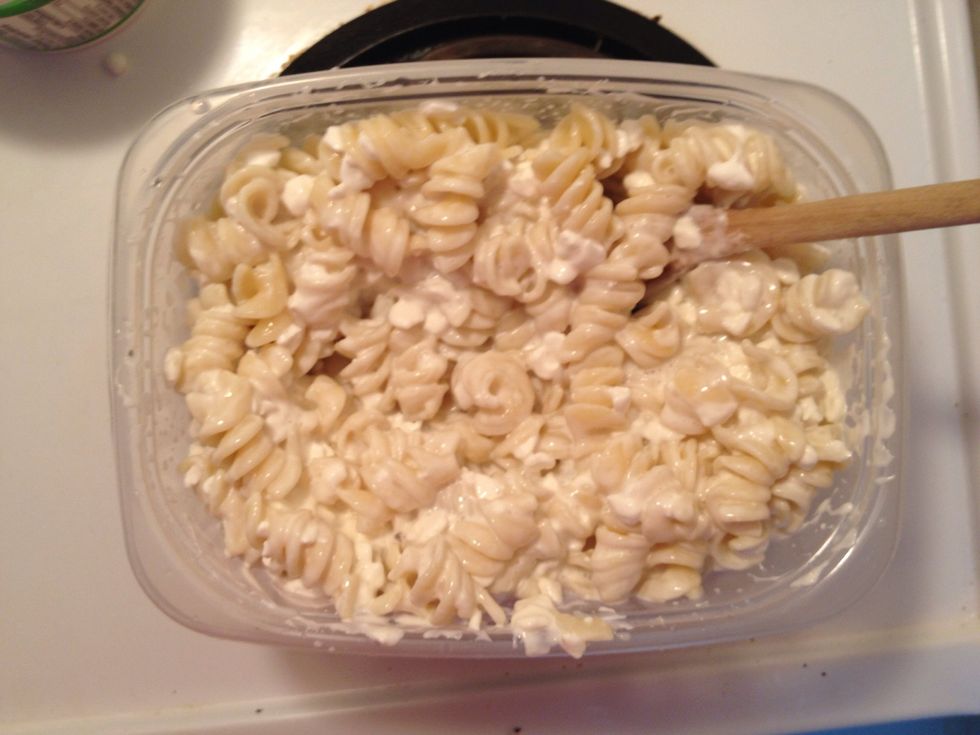 Add the cottage cheese to it (I added 500ml and had 450g of pasta) so try to keep these amounts close to each other, as some you may know already im not the man of measures. Also some sour cream now.