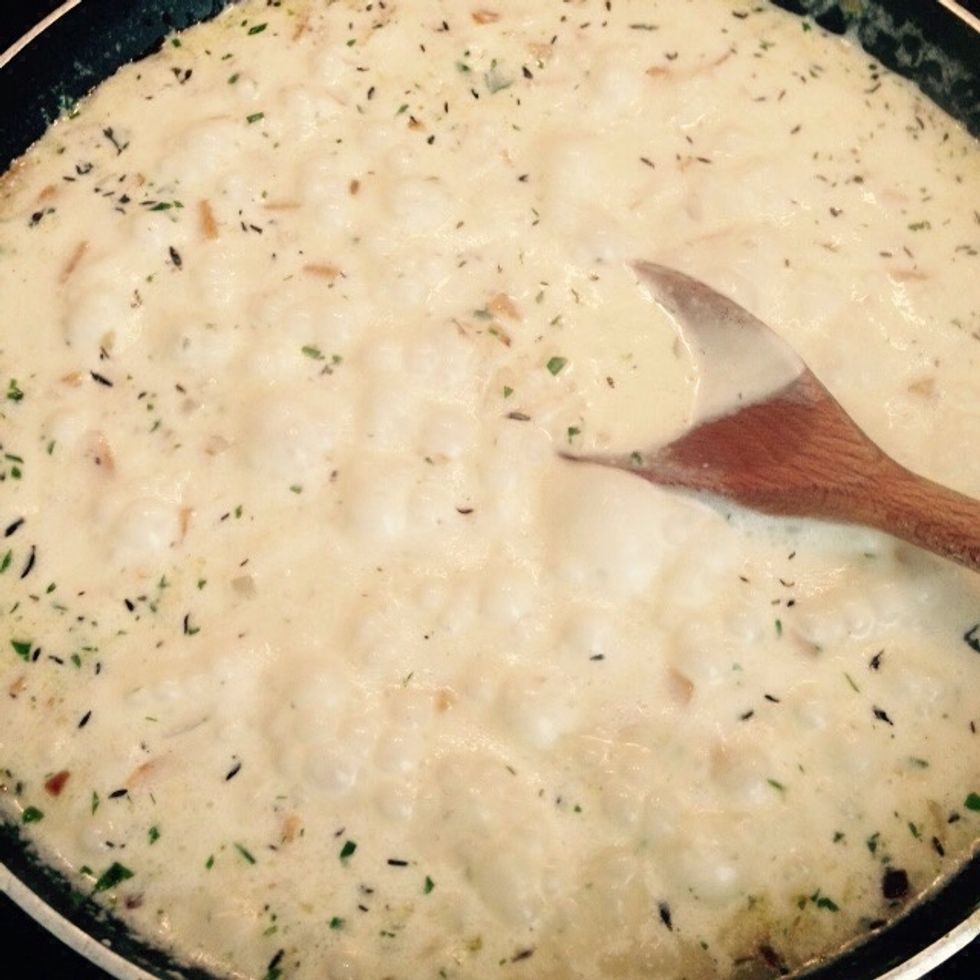 Add the cream and as much more stock as needed until the rice is cooked, adjust of salt and pepper to taste
