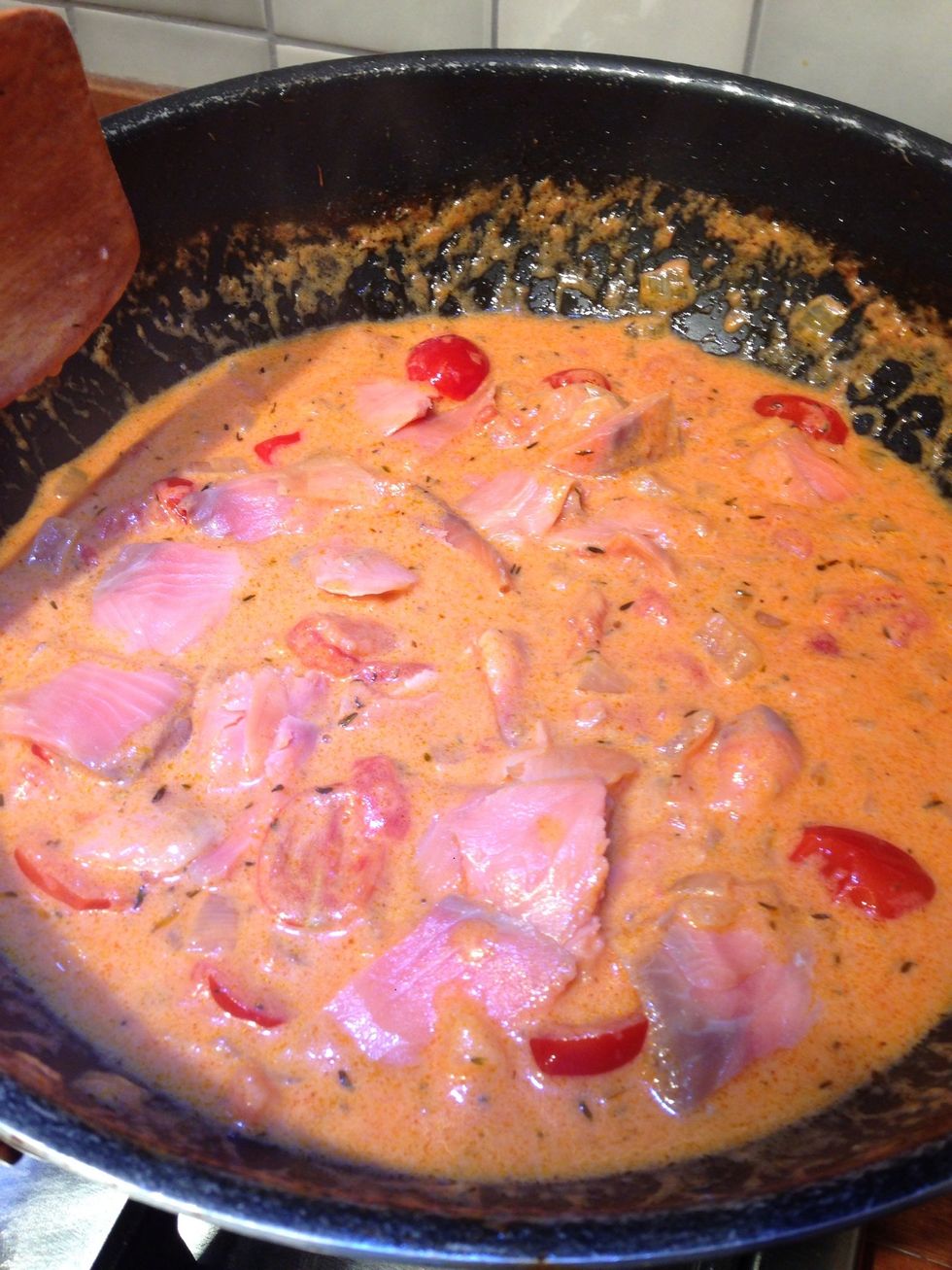 Add the cream & continue to simmer for 3mins. Thicken the sauce with flour & milk mix. As a final step, add the smoked salmon. Stir lightly and slowly so the fish don't break.