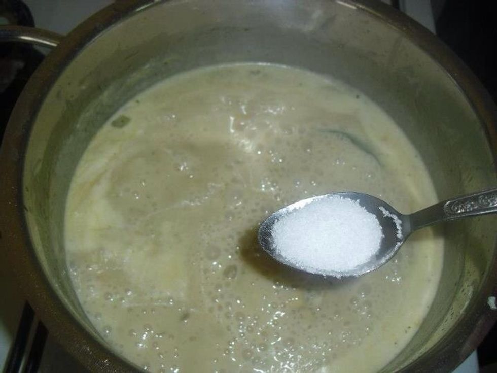 Add the cream , Salt and the black pepper to the mixture .