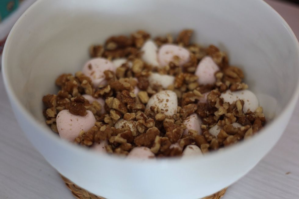 Add the crushed walnuts to the "small" marshmallows.