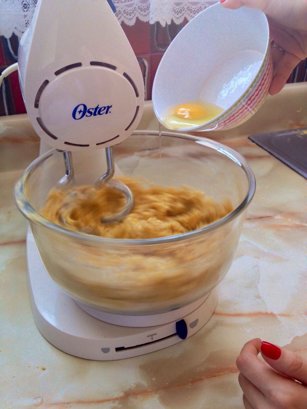 Add the eggs and the vanilla and keep mixing. When all the ingredients are fully incorporated, refrigerate the dough for an hour or so.