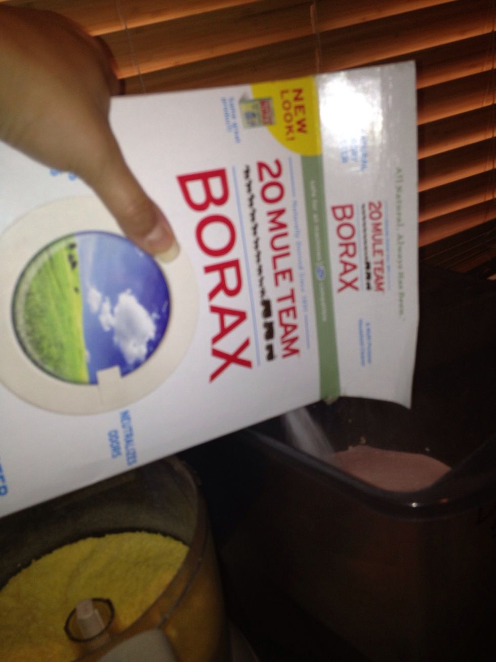 Add the entire box of Borax to your storage container. Mix again if you like.