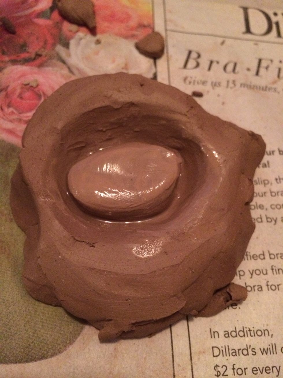 Add the eye ball into place. Make sure you push the clay all the way onto your clay surface to avoid trapping any air pockets.