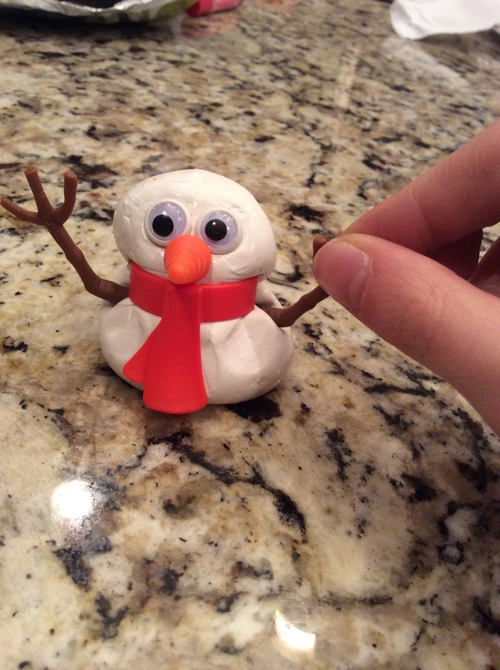Add the eyes ,arms ,scarf and nose to the putty!