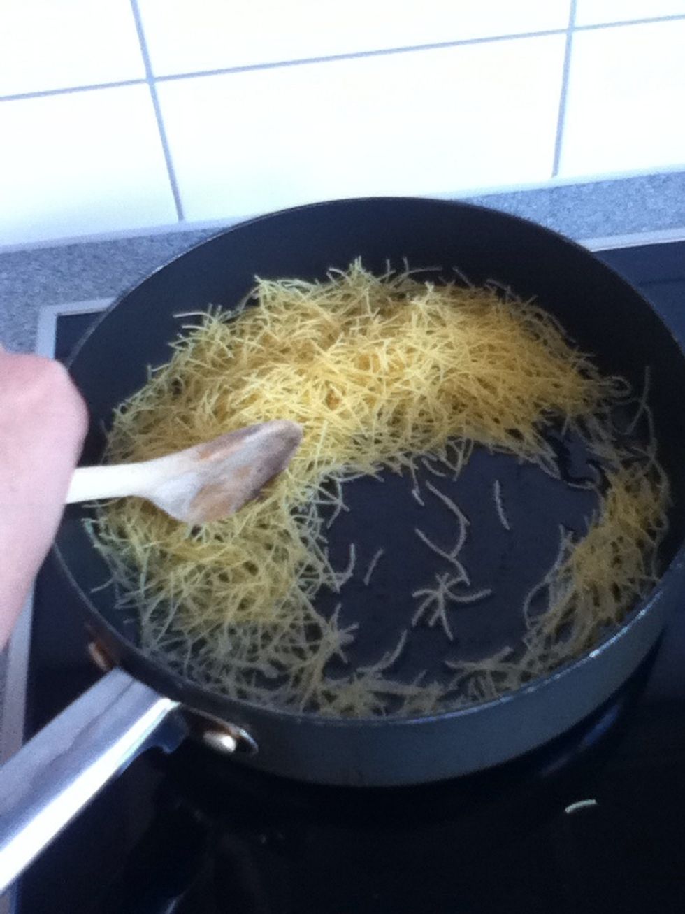 Add the fideos or other pasta.