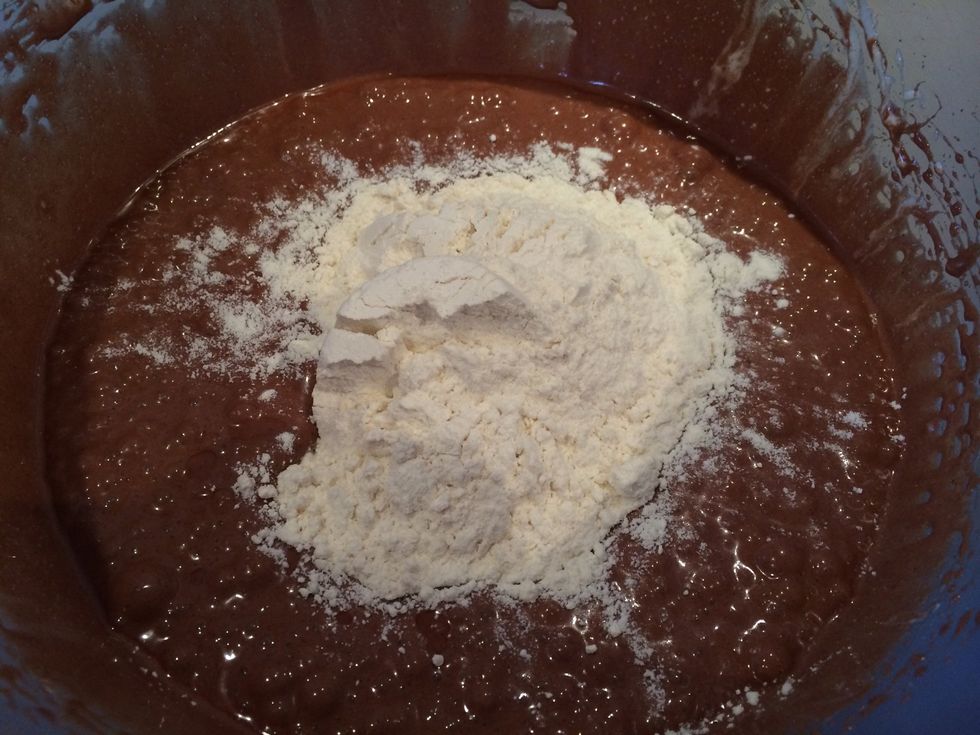 Add the flour and the baking soda and mix to an even batter.