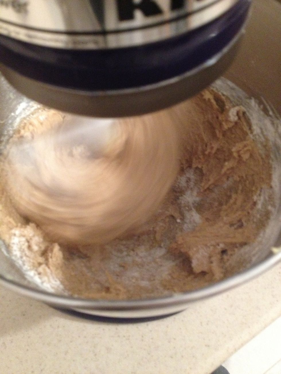 Add the flour little by little. Let it integrate properly until adding some more.