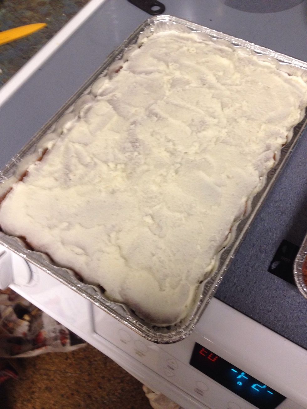 Add the frosting and voil\u00e0!