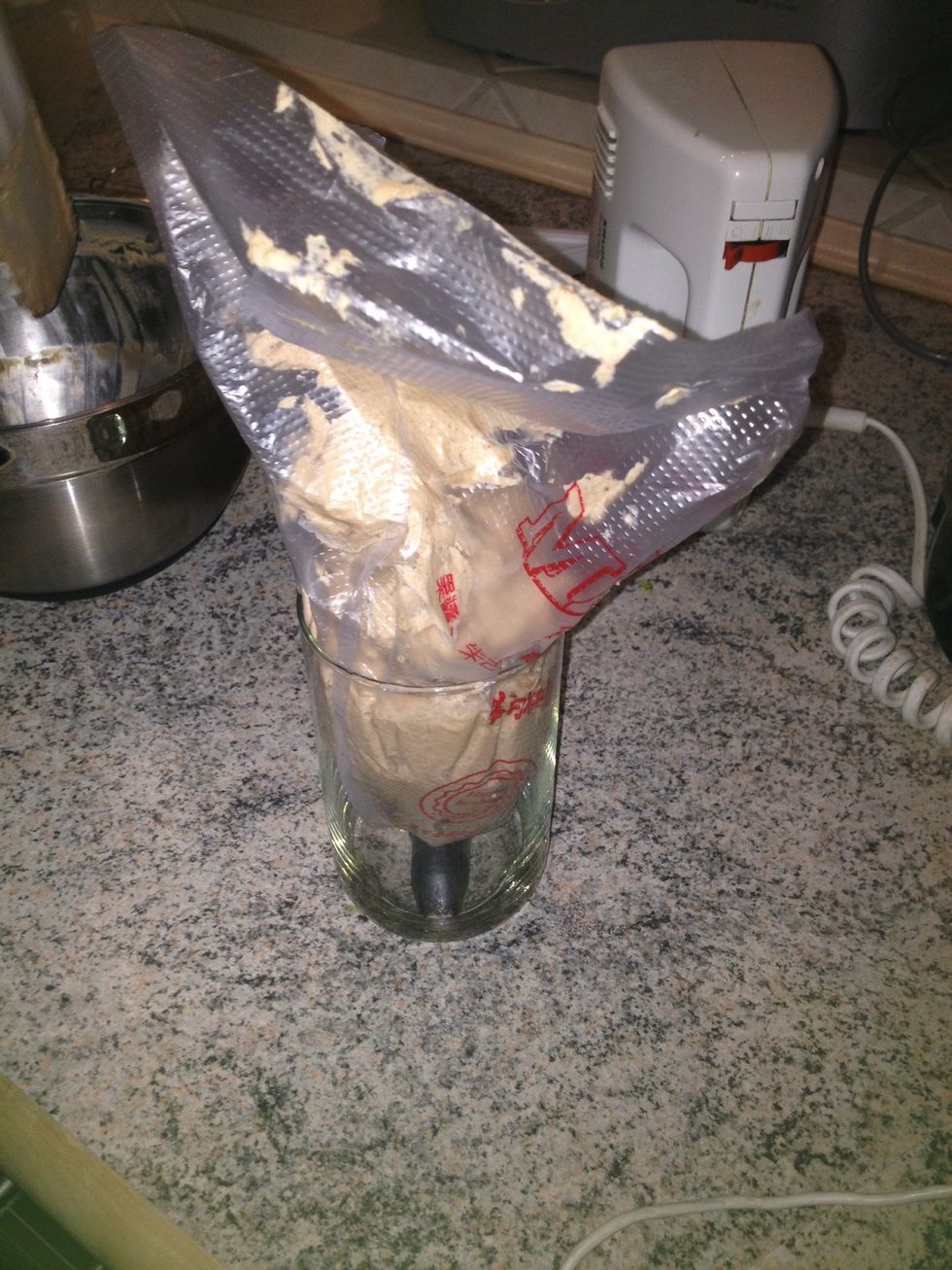 Add the frosting to a pipping bag