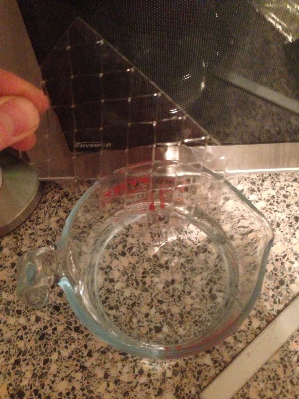 Add the gelatine too 500ml of cold water for a couple of minutes or until soft.